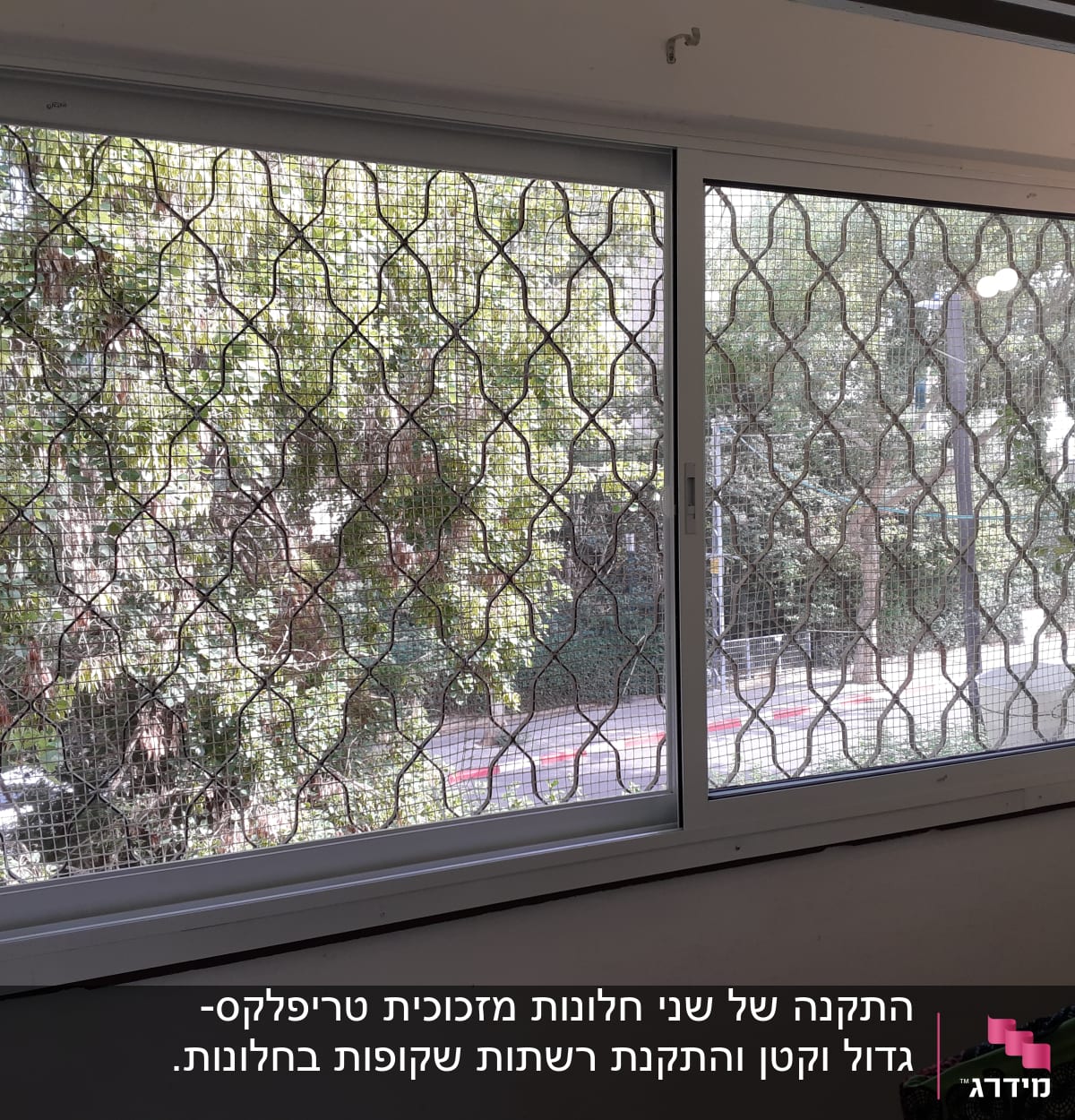 חלון אלומיניום עם סורג מתכת דקורטיבי